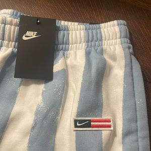 NEW Nike Men’s fleece drawstring shorts with pockets